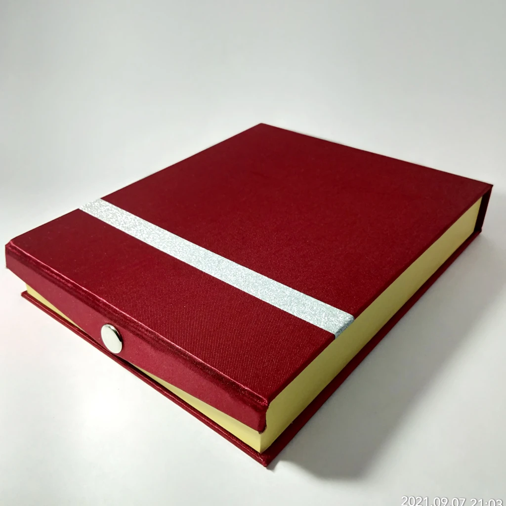 maroon satin strip necklace box 
