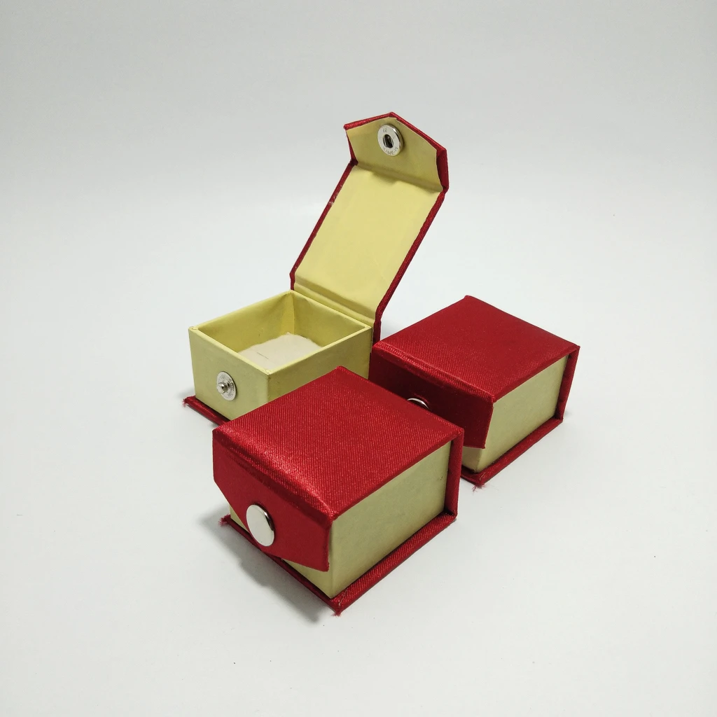 maroon satin single button ring box 