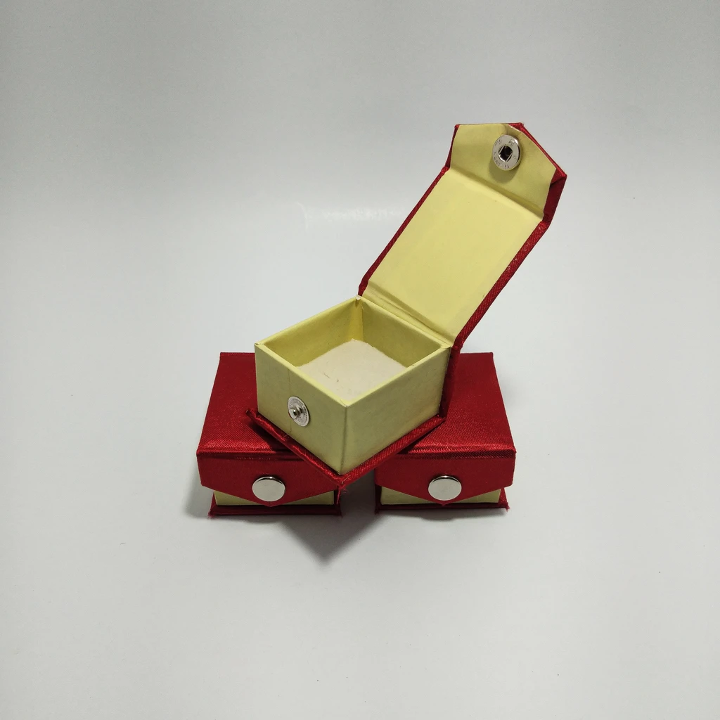 jewellery box maroon satin single button ring