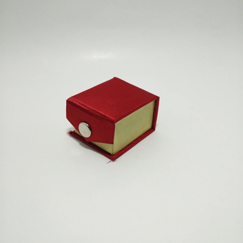maroon satin single button ring